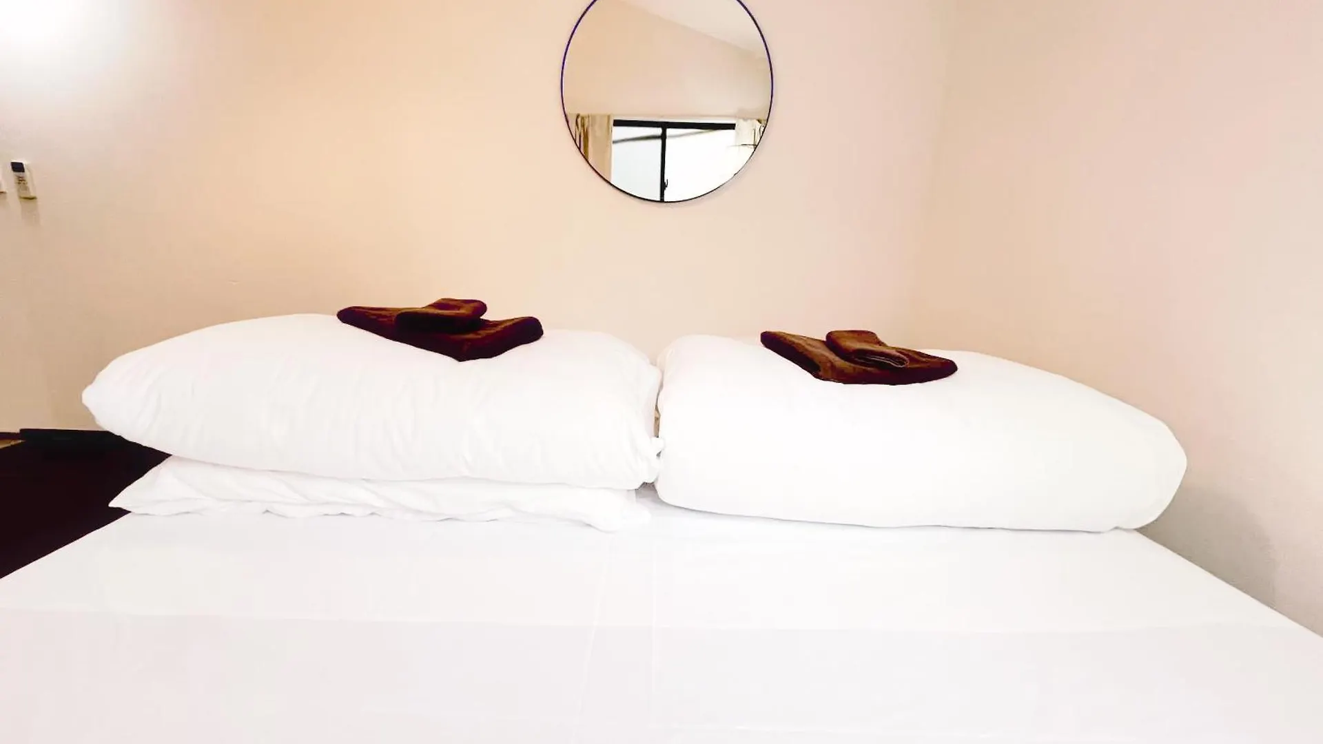 Eminaz Minami Otsuka 3F4F Apartment Tokyo