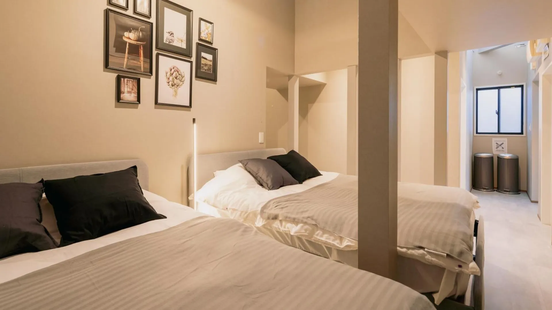 Eminaz Minami Otsuka 3F4F Apartment Tokyo