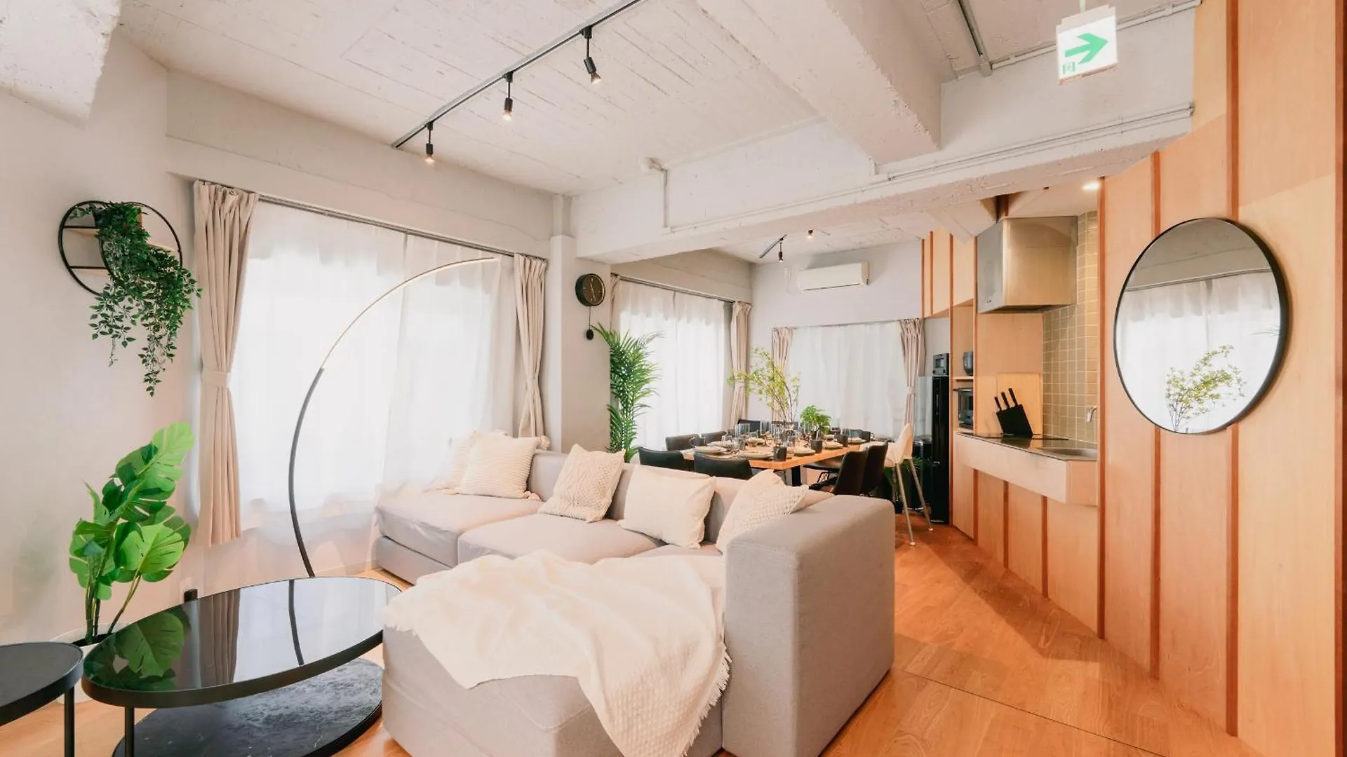 Eminaz Minami Otsuka 3F4F Apartment Tokyo