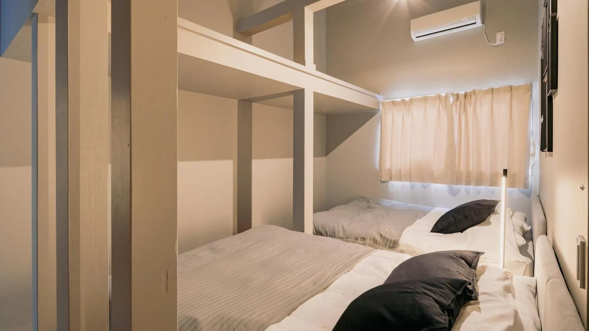 Eminaz Minami Otsuka 3F4F Apartment Tokyo