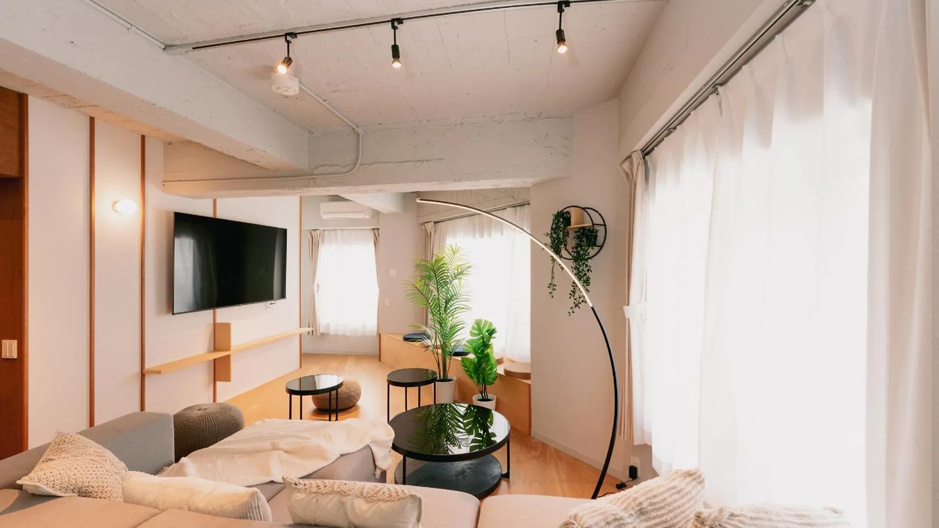 Eminaz Minami Otsuka 3F4F Apartment Tokyo