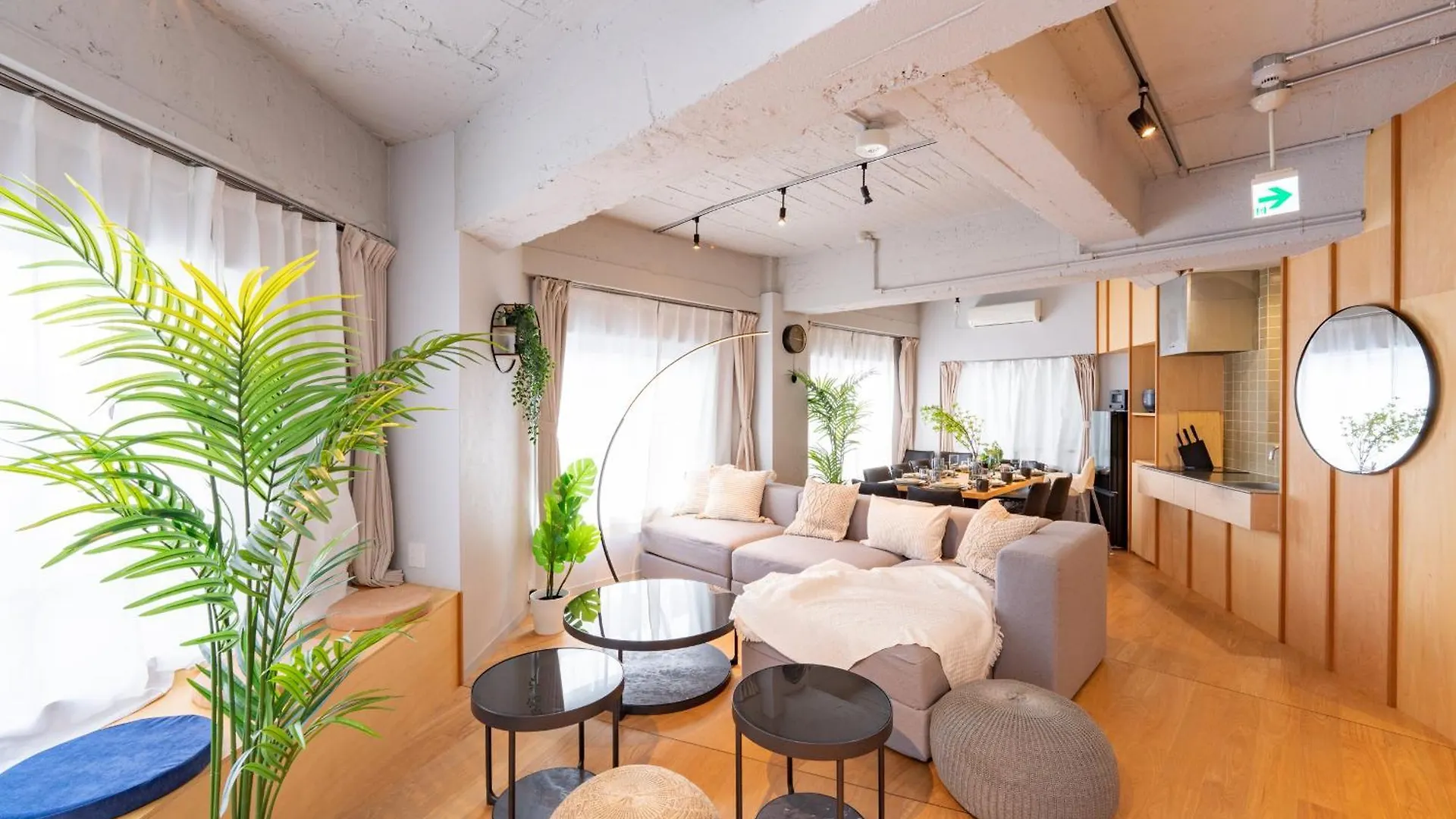 Eminaz Minami Otsuka 3F4F Apartment Tokyo