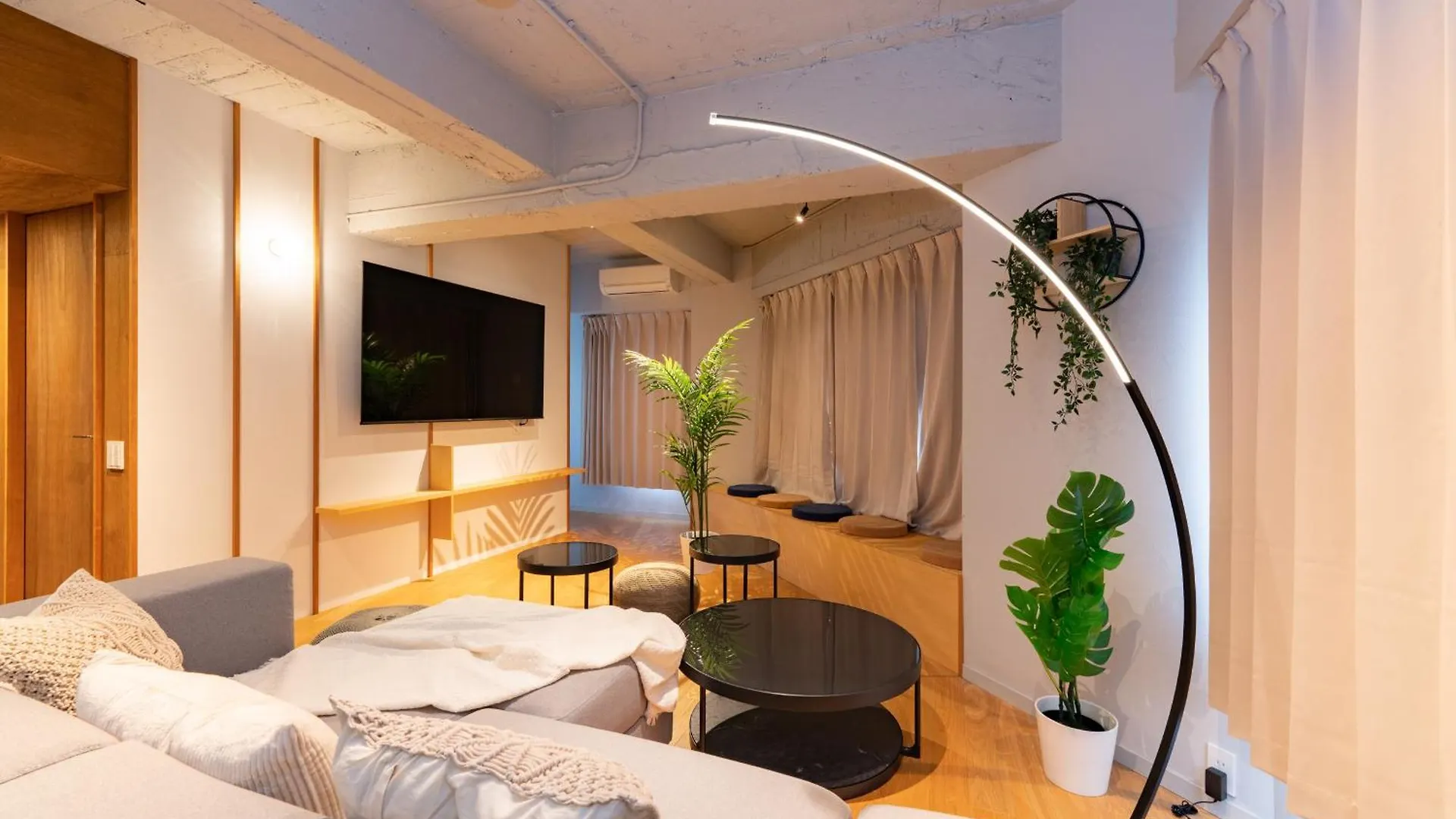 Eminaz Minami Otsuka 3F4F Apartment Tokyo