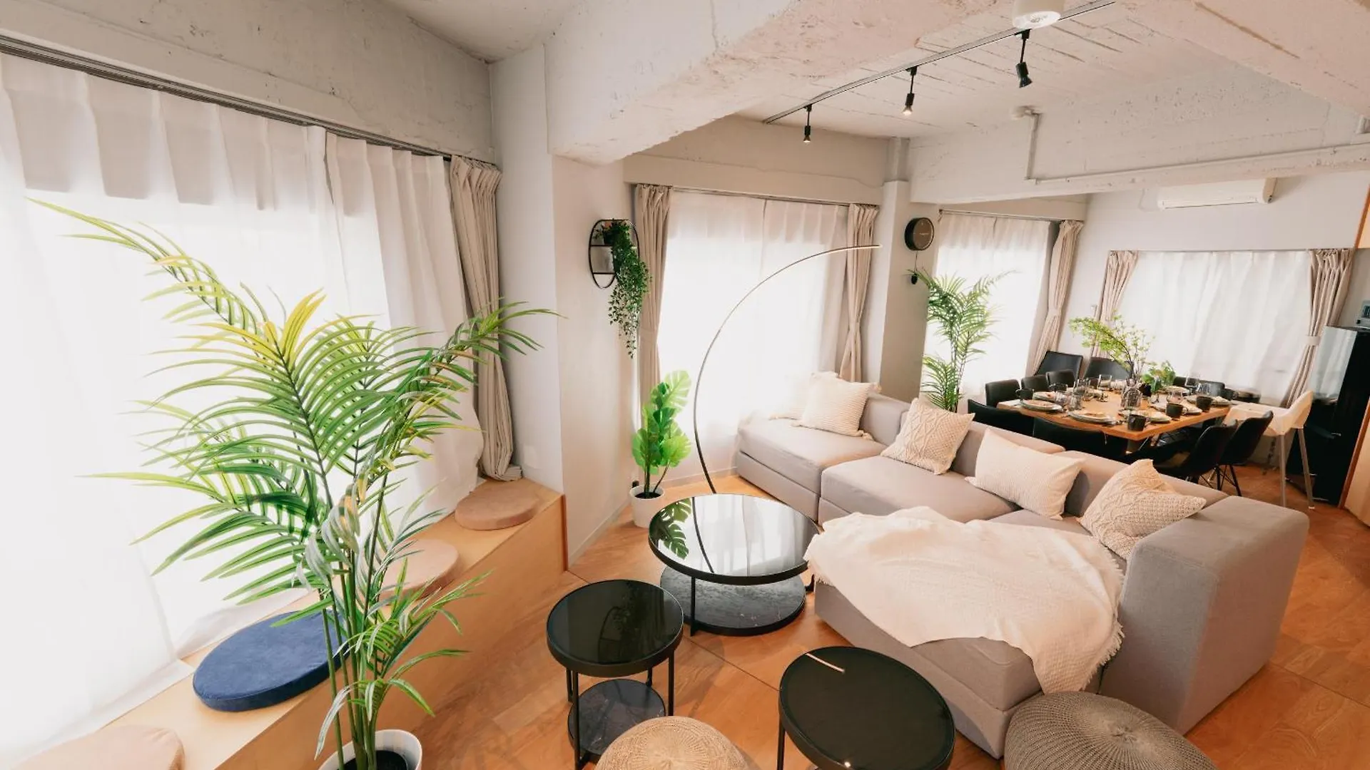 Eminaz Minami Otsuka 3F4F Apartment Tokyo