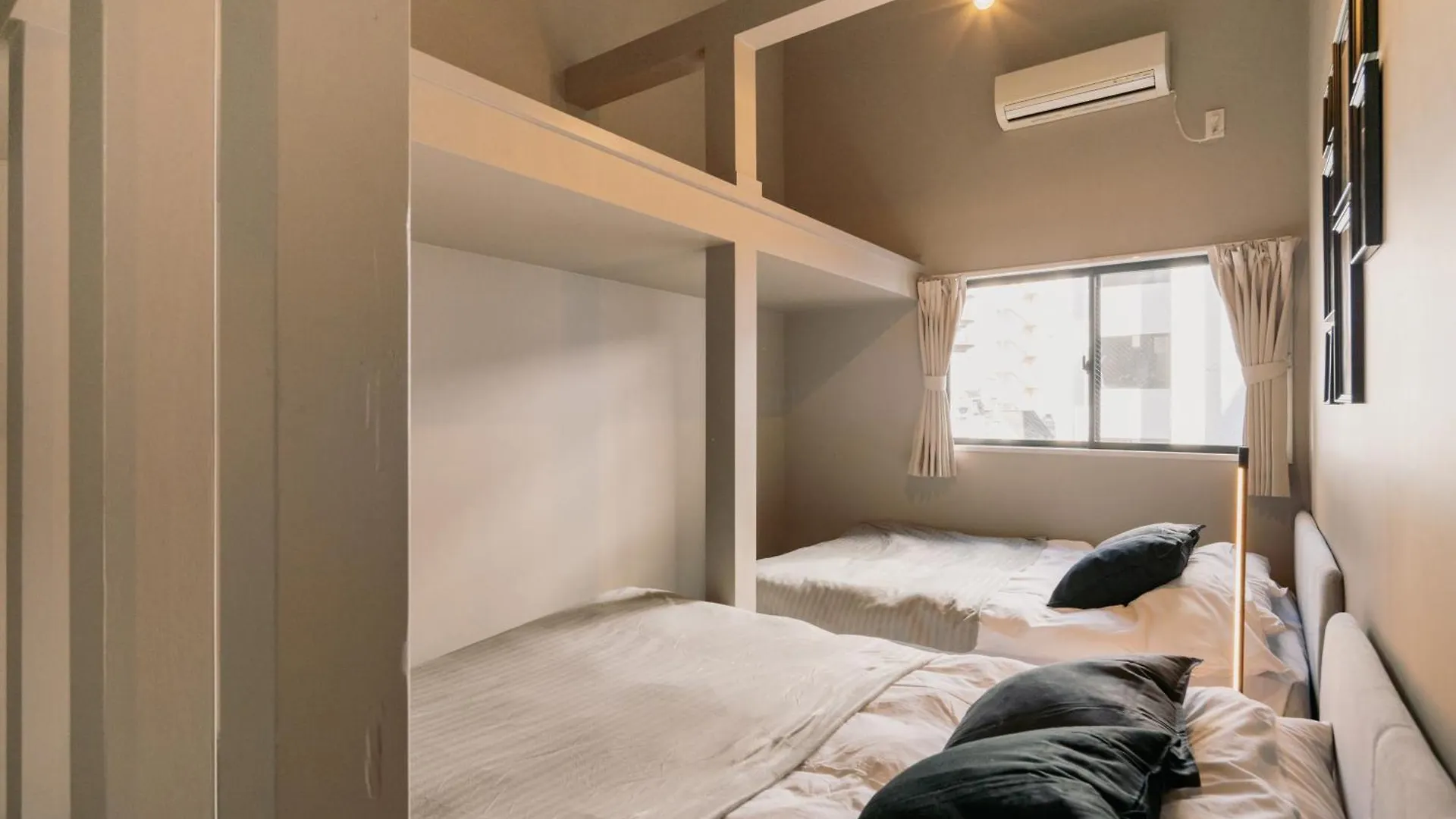 Eminaz Minami Otsuka 3F4F Apartment Tokyo