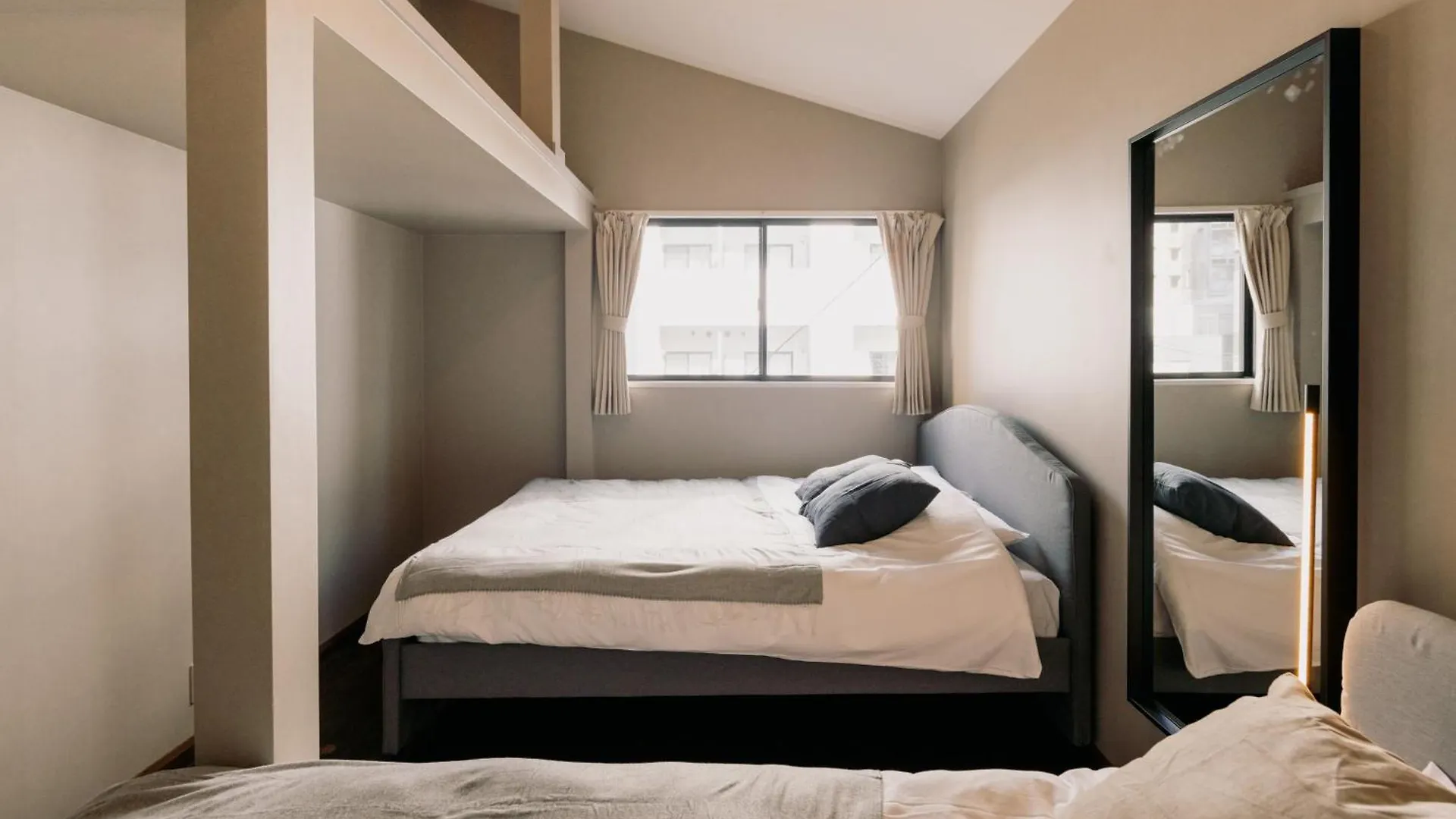 Eminaz Minami Otsuka 3F4F Apartment Tokyo