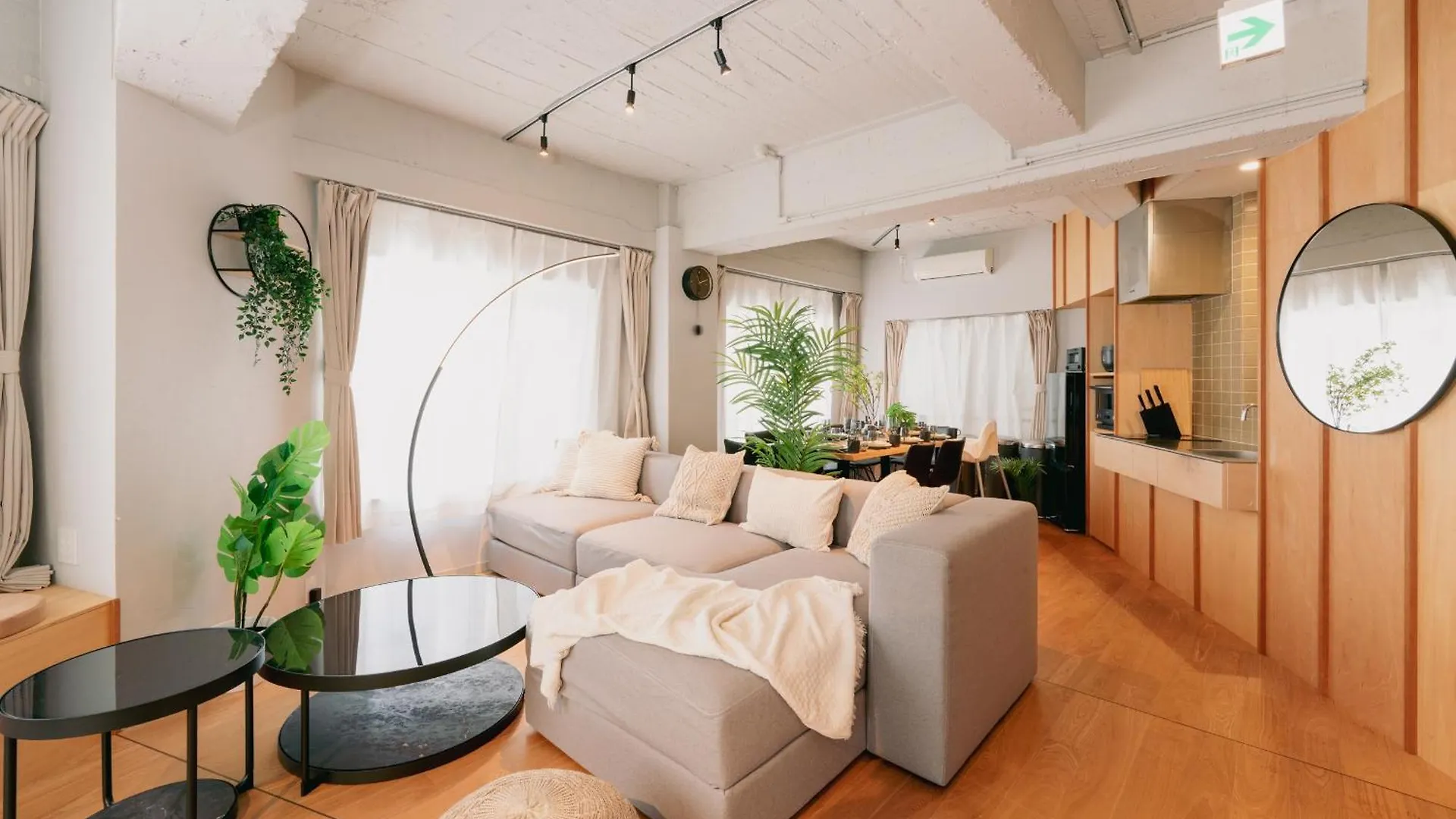 Eminaz Minami Otsuka 3F4F Apartment Tokyo