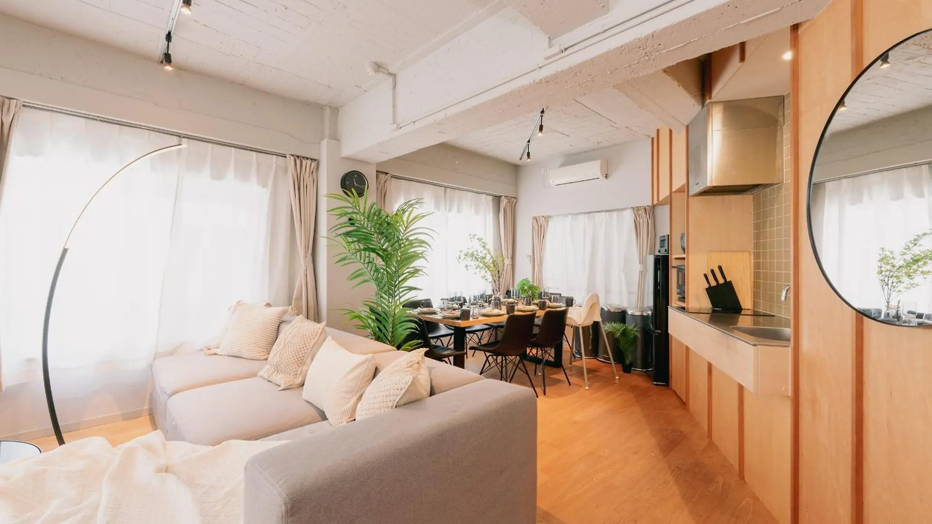 Eminaz Minami Otsuka 3F4F Apartment Tokyo
