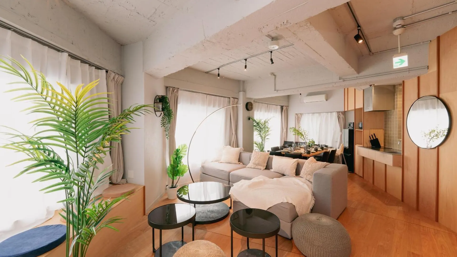 Eminaz Minami Otsuka 3F4F Apartment Tokyo