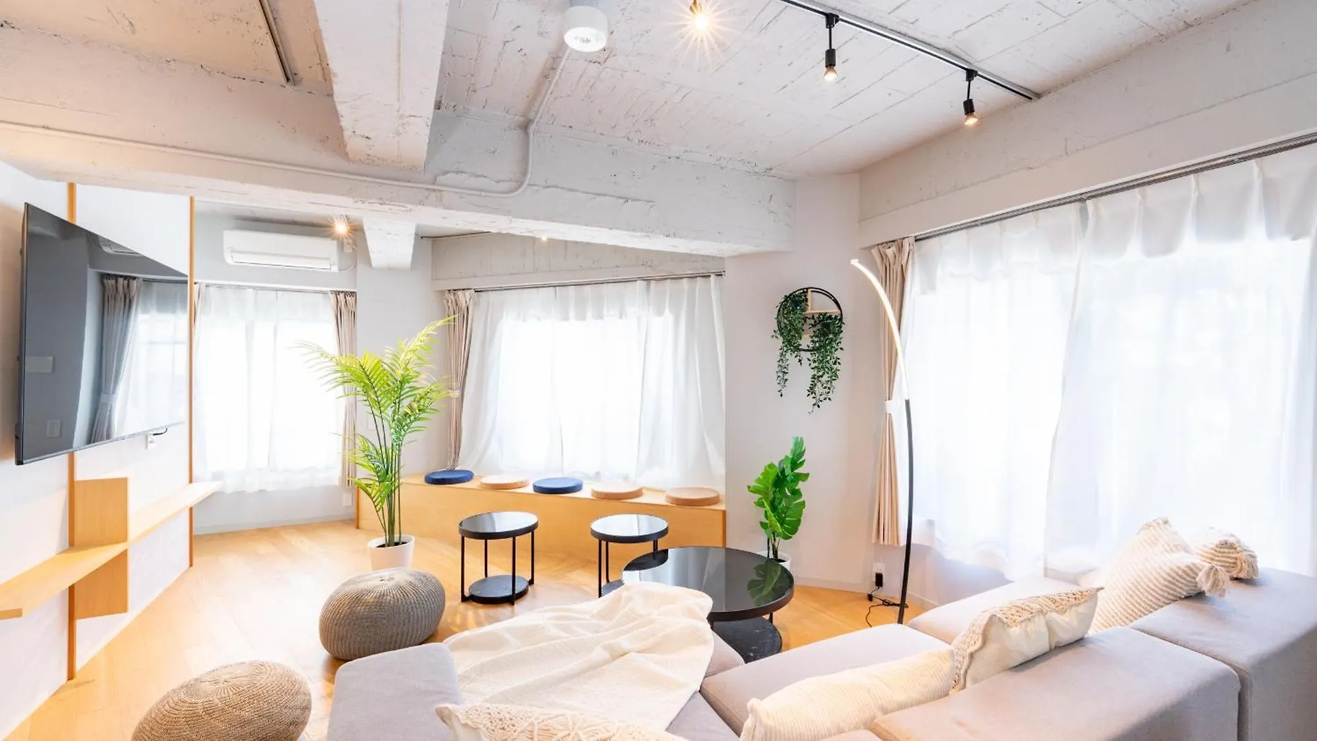 Eminaz Minami Otsuka 3F4F Apartment Tokyo